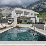 Minkini Makarska