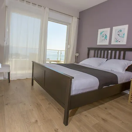 Minkini * Makarska